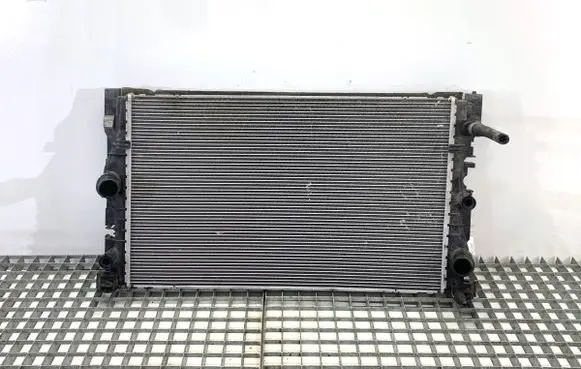 BMW 5 G30 G31 G38 Coolant radiator 8472247
