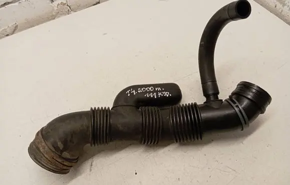 Engine coolant pipe/hose