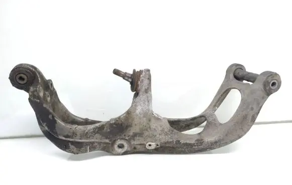 Front wheel hub spindle knuckle