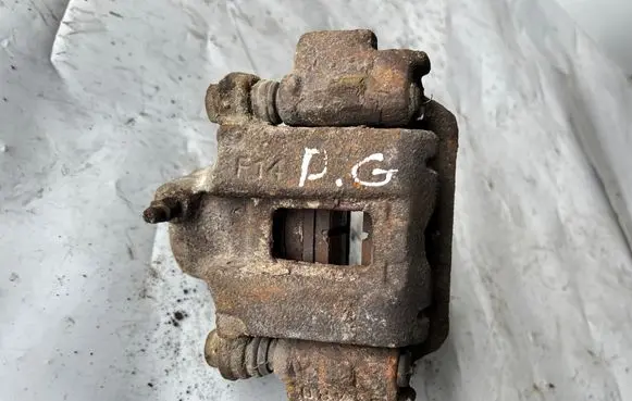Toyota Land Cruiser (J120) Rear brake caliper
