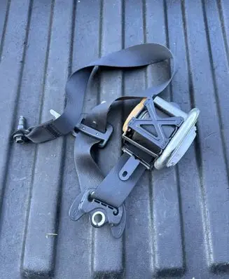 Infiniti FX Front seatbelt C9537HL11 TKAH2EG515 0437185