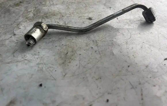 Toyota Corolla Verso AR10 Fuel injector supply line/pipe 