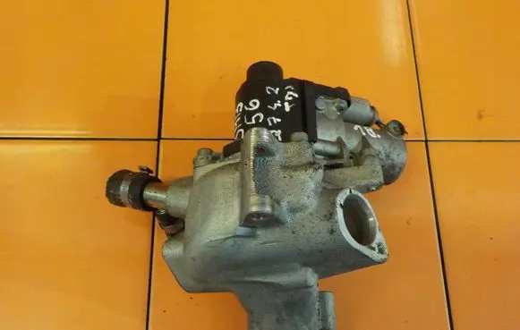 Audi Q7 4L EGR thermostat 057131501E