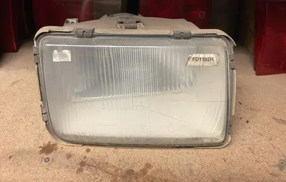 Ford Sierra Headlight/headlamp 301126424 12658600