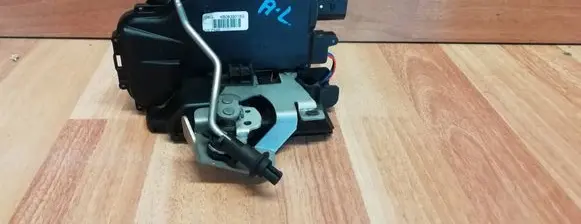 Audi A6 Allroad C5 Rear door lock 4B0839016G