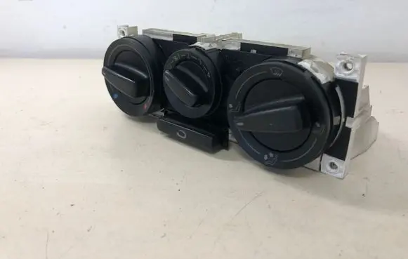 Volkswagen PASSAT B5 Climate control unit 1J0819045A