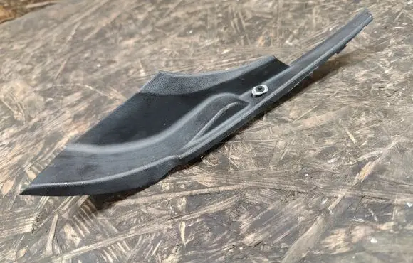 Mazda CX-9 Windshield trim TD1151PC1