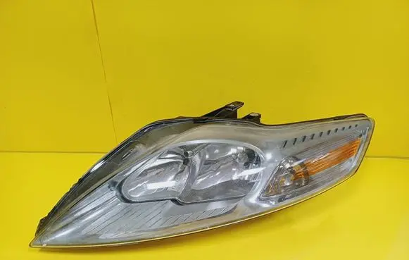 Ford Mondeo MK IV Headlight/headlamp