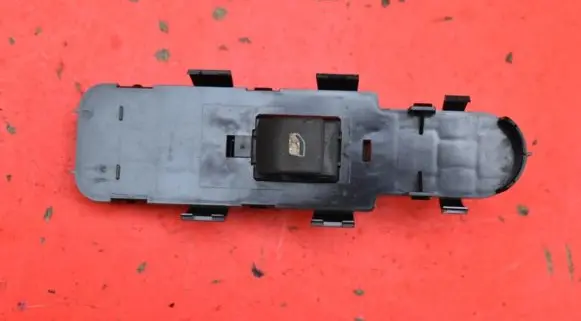 Peugeot 207 CC Electric window control switch 865201Y020
