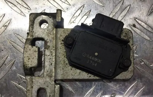 Opel Combo B Ignition amplifier control unit 90243618 84890e