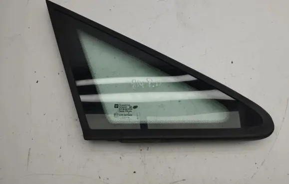 Opel Zafira A Front door vent window glass four-door 