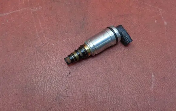 BMW 3 E90 E91 Camshaft vanos timing valve 