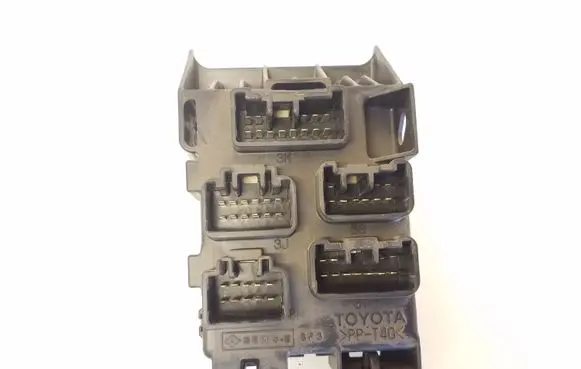 Toyota Corolla Verso E121 Fuse module 288273405030