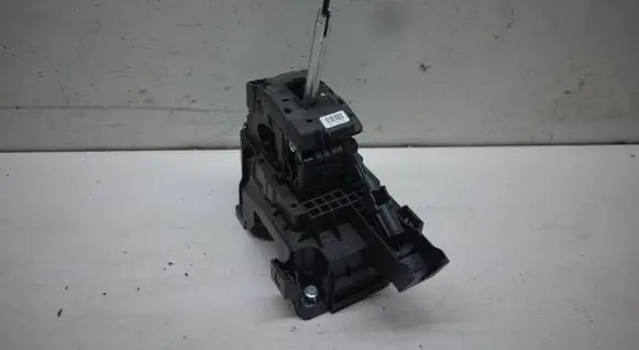 Opel Astra J Gear shifter/selector 13348735