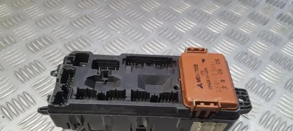 Mitsubishi Carisma Fuse box set MB953355 MR318828
