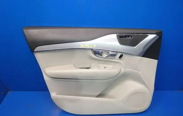 Volvo XC90 Front door card panel trim