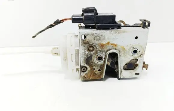 Audi A4 S4 B5 8D Front door lock 4D1837016D