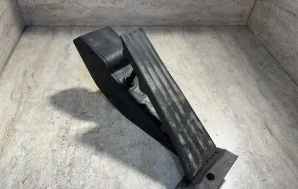 BMW 3 E90 E91 Accelerator throttle pedal 25916010