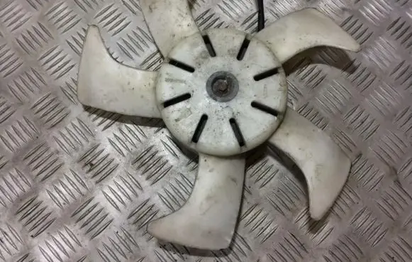 Nissan Maxima Radiator cooling fan shroud