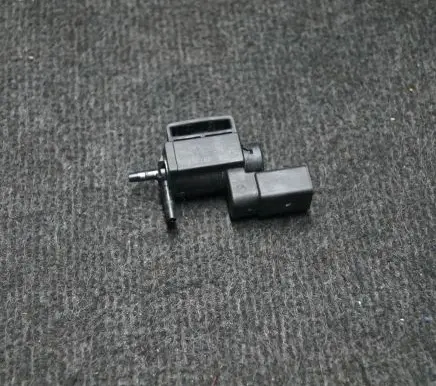 Volkswagen Golf VI Turbo solenoid valve 037906283C
