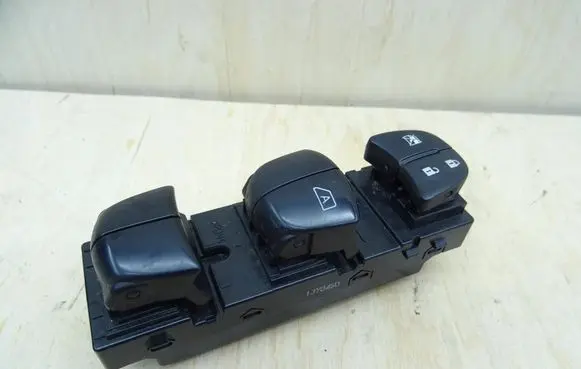 Nissan Qashqai Quarter vent window switch 