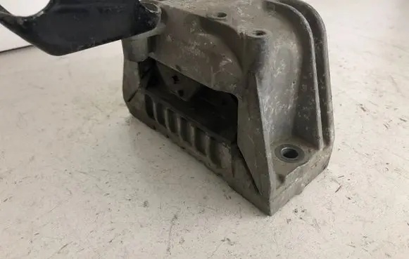 Volkswagen Caddy Engine mount bracket 1K0199262