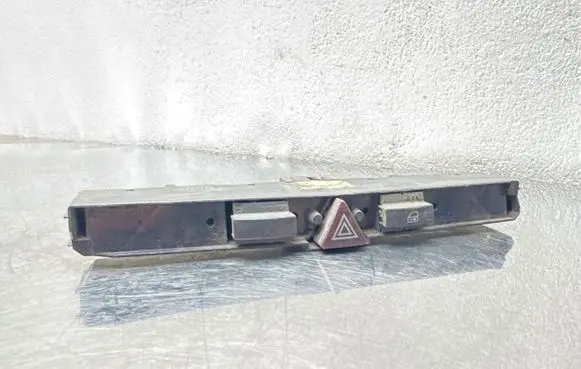 Opel Astra H Hazard light switch 13100105