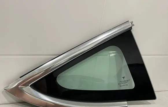 Tesla Model 3 Rear side window 108070600 1080706 43R004529