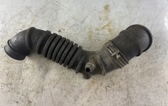 Mitsubishi Pajero Sport I Air intake hose/pipe