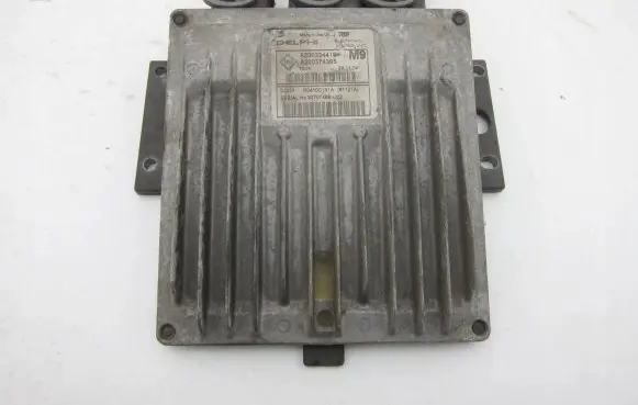 Nissan Micra Engine control unit/module 8200374395
