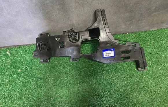 Volvo S60 Front bumper mounting bracket 31455653