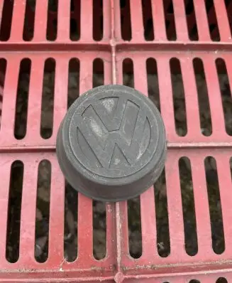 Volkswagen Golf I Original wheel cap 321601171A 863601171
