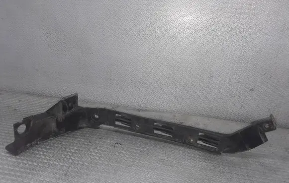 Volkswagen Jetta IV Bumper support mounting bracket corner 1J5807394
