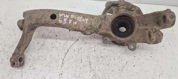 Volkswagen PASSAT B5 Front wheel hub