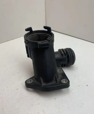 Volkswagen PASSAT B8 Engine coolant pipe/hose 04L121111