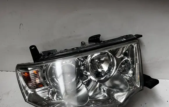 Mitsubishi Pajero Headlight/headlamp 8301A878