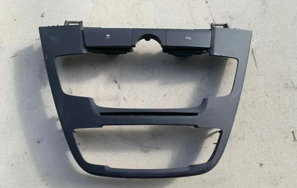 Opel Insignia A Dashboard center trim panel 13273253