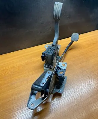 Ford Focus C-MAX Brake pedal 3M512467AP