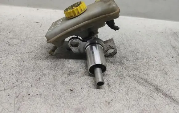 Audi A6 S6 C5 4B Master brake cylinder