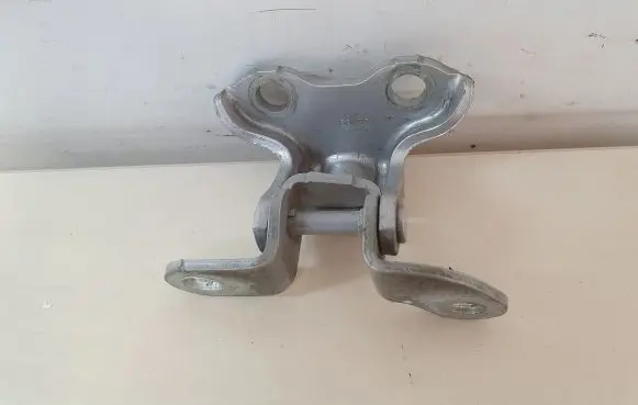 Toyota Avensis T270 Rear door upper hinge
