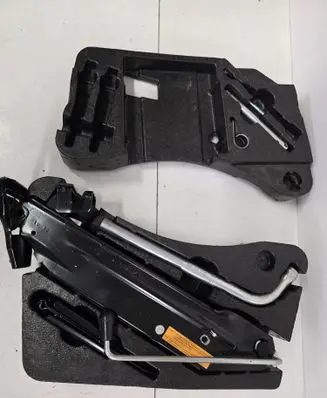 Volkswagen Touareg II Tool box 7P0012112C 7P0012112F