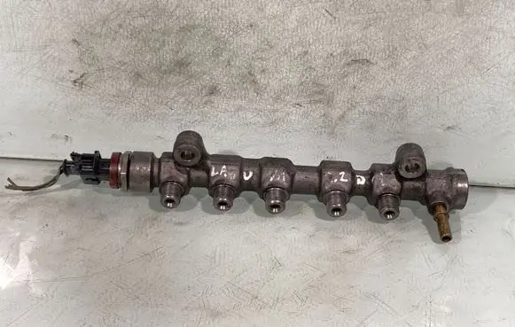 Renault Laguna III Fuel main line pipe 8200613069 0445214144