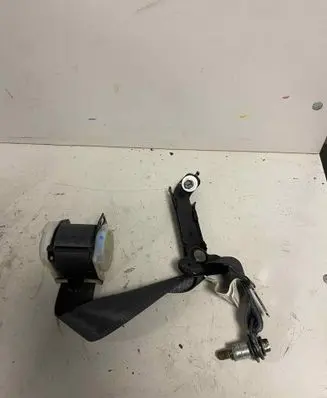 Rear seatbelt
