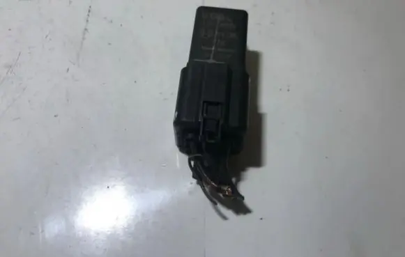Glow plug pre-heat relay