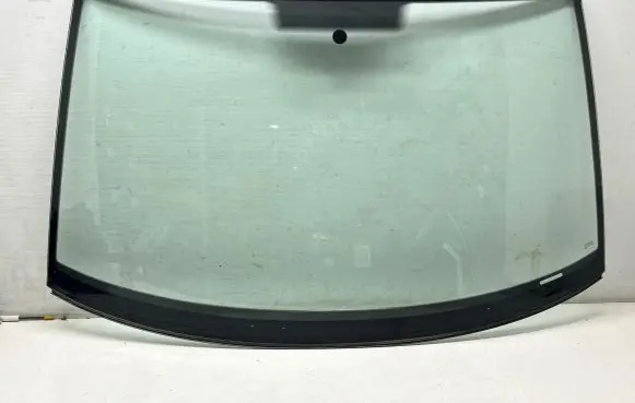 Volkswagen Transporter - Caravelle T5 Front windscreen/windshield window 43R00340 DOT503AS1M21