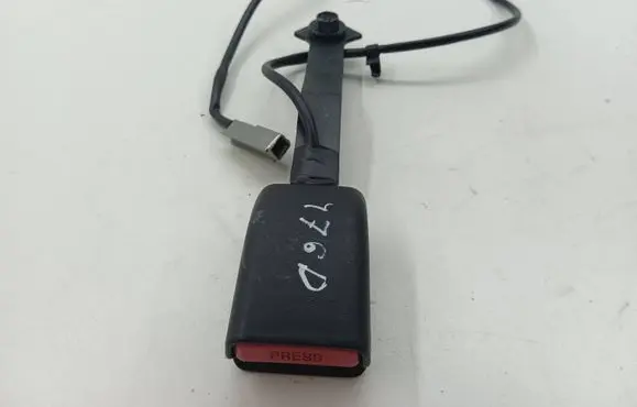 Mazda CX-7 Front seatbelt buckle G3669 T0801