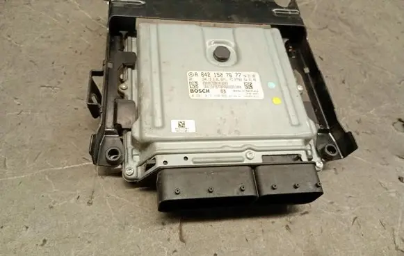 Mercedes-Benz E W211 Steering rack control module 