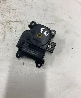 Mazda 3 I Air flap motor/actuator 8610000990 HB601BN8V01