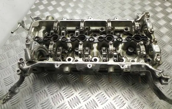 Toyota Avensis T270 Engine head 21K03044 BV1316