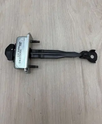 Opel Insignia B Front door check strap stopper 39185963 D221091